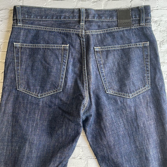 HUGO BOSS | Classic straight leg jeans in Indigo - Picture 9 of 11